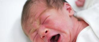 Syyt vauvan itkuun ruokinnan aikana ja mahdolliset ratkaisut tähän ongelmaan